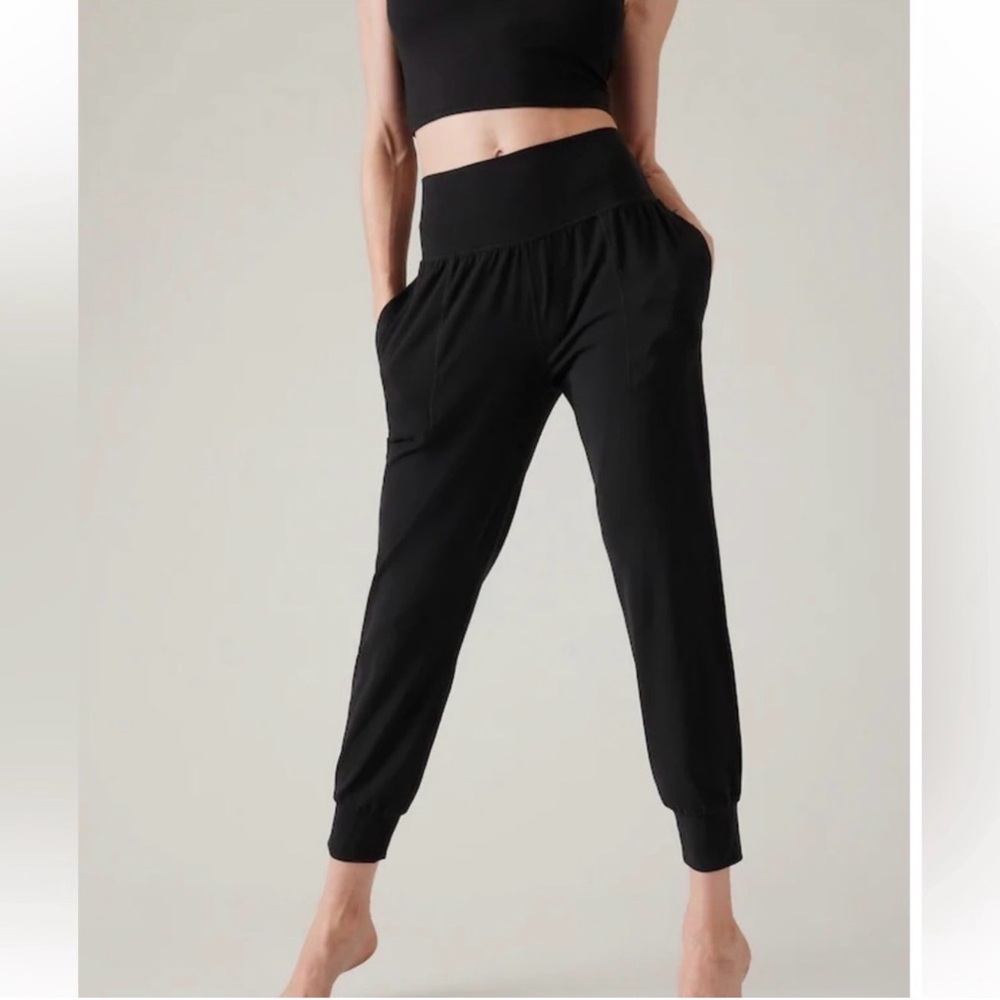 Women's Black Athleta Salutation Jogger Pants
